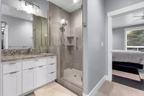 Bath - 3164 Harlan Dr, Redding, CA 96003 photo 7 of 9