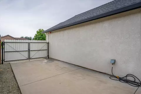 Exterior - 3164 Harlan Dr, Redding, CA 96003 photo 13 of 24
