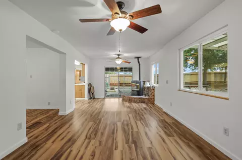 Living - 77 Wilshire Dr, Redding, CA 96002 photo 3 of 9