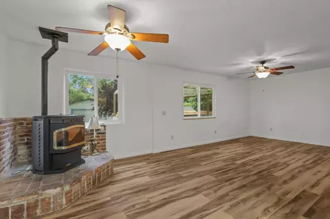 Living - 77 Wilshire Dr, Redding, CA 96002 photo 8 of 9