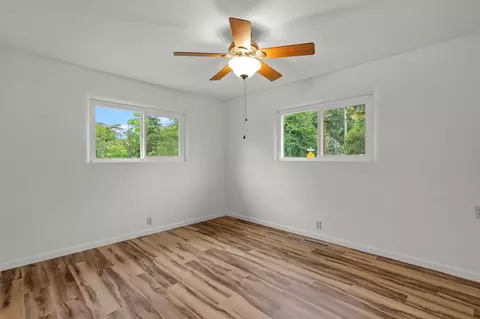 Bedroom - 77 Wilshire Dr, Redding, CA 96002 photo 3 of 3