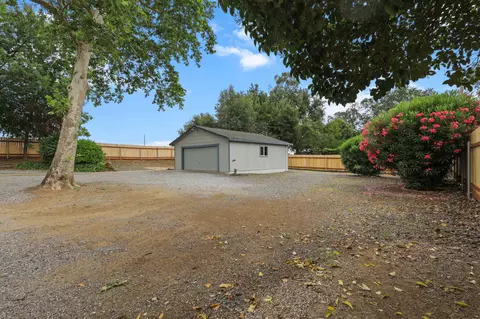 Exterior - 77 Wilshire Dr, Redding, CA 96002 photo 8 of 14