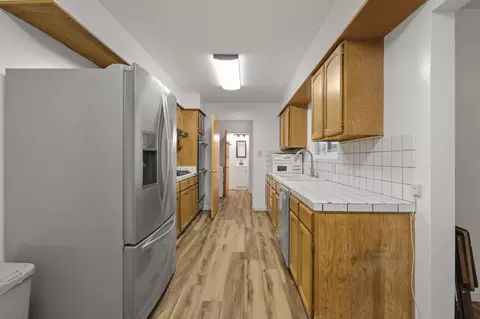 Entry Way - 77 Wilshire Dr, Redding, CA 96002 photo 2 of 3