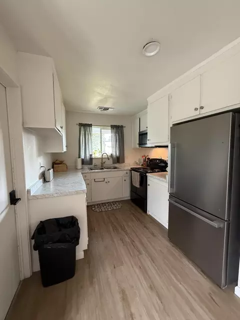 Kitchen - 1437 Hemlock Ave, Anderson, CA 96007 photo 2 of 2