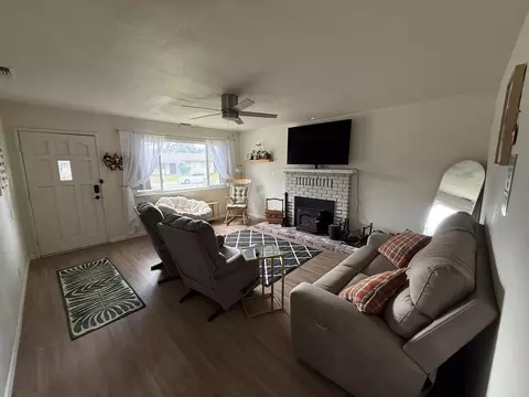 Living - 1437 Hemlock Ave, Anderson, CA 96007 photo 6 of 6