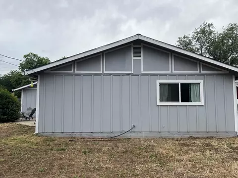 Exterior - 1437 Hemlock Ave, Anderson, CA 96007 photo 6 of 7