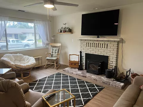 Living - 1437 Hemlock Ave, Anderson, CA 96007 photo 1 of 6