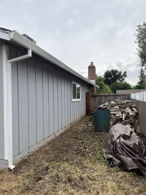 Exterior - 1437 Hemlock Ave, Anderson, CA 96007 photo 5 of 7