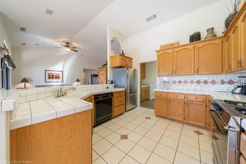 Kitchen - 4689 Oak Glen Dr, Redding, CA 96001 photo 2 of 5
