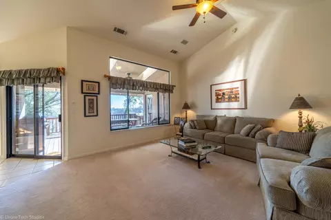 Living - 4689 Oak Glen Dr, Redding, CA 96001 photo 4 of 5
