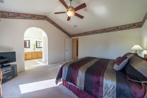 Bedroom - 4689 Oak Glen Dr, Redding, CA 96001 photo 3 of 5