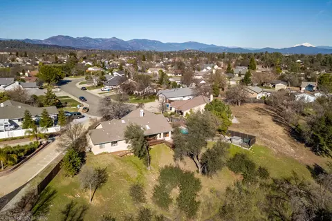 View/Area - 4689 Oak Glen Dr, Redding, CA 96001 photo 8 of 9