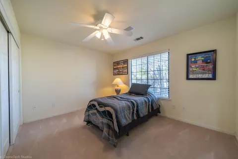 Bedroom - 4689 Oak Glen Dr, Redding, CA 96001 photo 4 of 5