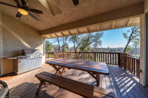 Exterior - 4689 Oak Glen Dr, Redding, CA 96001 photo 2 of 21