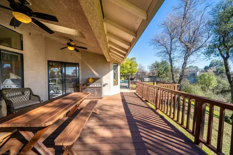 Exterior - 4689 Oak Glen Dr, Redding, CA 96001 photo 5 of 21