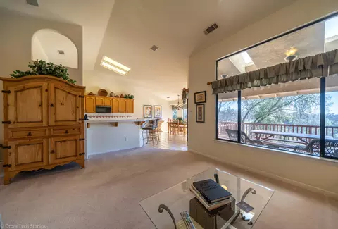 Living - 4689 Oak Glen Dr, Redding, CA 96001 photo 5 of 5