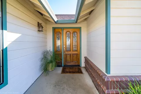 Entry Way - 4689 Oak Glen Dr, Redding, CA 96001 photo 1 of 1