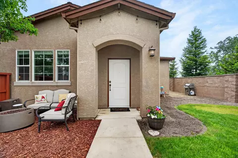 520 Mission De Oro Dr, Redding, CA 96003