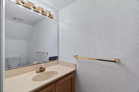 Bath - 200 Ridgetop Dr #22, Redding, CA 96003 photo 1 of 6
