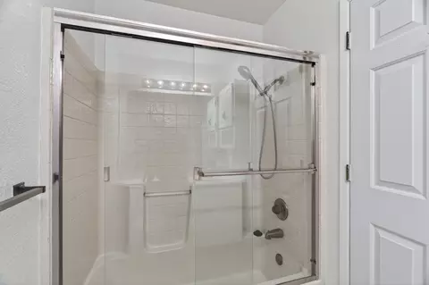 Bath - 200 Ridgetop Dr #22, Redding, CA 96003 photo 6 of 6