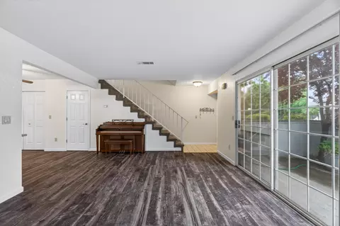 Living - 200 Ridgetop Dr #22, Redding, CA 96003 photo 3 of 4