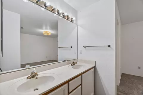 Bath - 200 Ridgetop Dr #22, Redding, CA 96003 photo 3 of 6