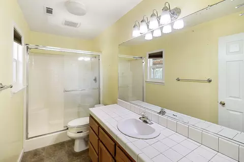 Bath - 4448 Rose Terrace Dr, Redding, CA 96001 photo 2 of 2