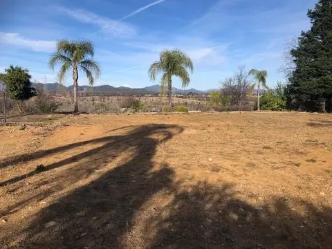 835 Santa Cruz Dr, Redding, CA 96003 photo 2