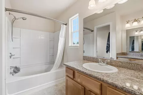 Bath - 2393 Shining Star Way, Redding, CA 96003 photo 3 of 6