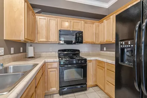 Kitchen - 2393 Shining Star Way, Redding, CA 96003 photo 2 of 3
