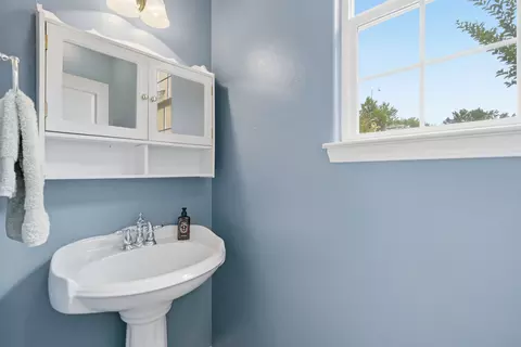 Bath - 2393 Shining Star Way, Redding, CA 96003 photo 1 of 6