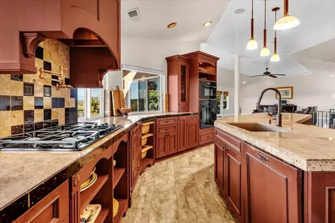Kitchen - 14805 Hilltop Dr, Red Bluff, CA 96080 photo 2 of 7
