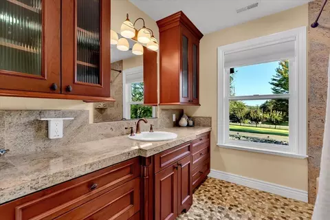 Bath - 14805 Hilltop Dr, Red Bluff, CA 96080 photo 6 of 10