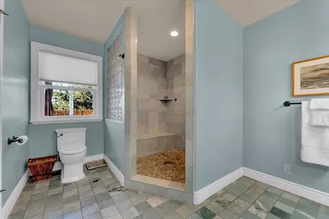 Bath - 14805 Hilltop Dr, Red Bluff, CA 96080 photo 3 of 10