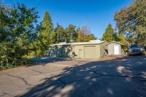 Exterior - 14805 Hilltop Dr, Red Bluff, CA 96080 photo 7 of 12