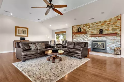 Living - 14805 Hilltop Dr, Red Bluff, CA 96080 photo 2 of 3