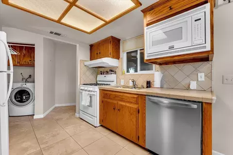 Kitchen - 14805 Hilltop Dr, Red Bluff, CA 96080 photo 7 of 7