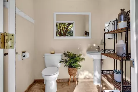Bath - 14805 Hilltop Dr, Red Bluff, CA 96080 photo 10 of 10