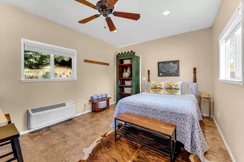 Bedroom - 14805 Hilltop Dr, Red Bluff, CA 96080 photo 10 of 13