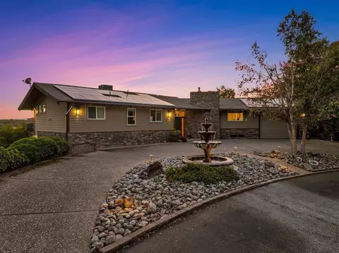 14807 Hilltop Dr, Red Bluff, CA 96080