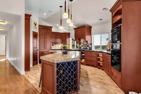 Kitchen - 14807 Hilltop Dr, Red Bluff, CA 96080 photo 4 of 7