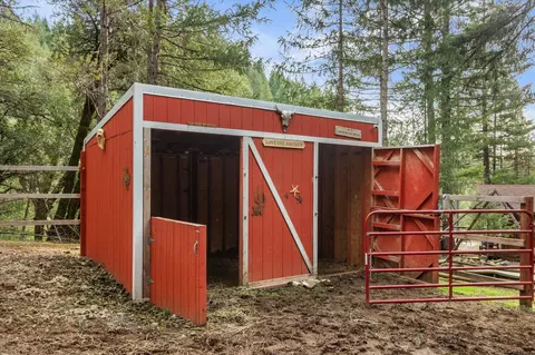 Exterior - 200 Button Rd, Weaverville, CA 96093 photo 17 of 21