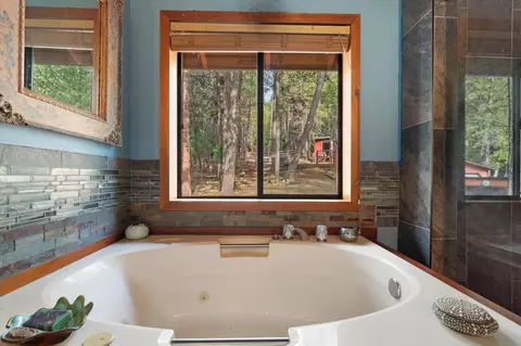 Bath - 200 Button Rd, Weaverville, CA 96093 photo 3 of 5