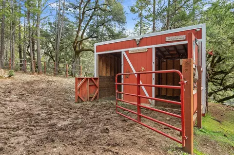 Exterior - 200 Button Rd, Weaverville, CA 96093 photo 16 of 21
