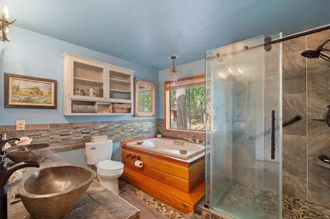 Bath - 200 Button Rd, Weaverville, CA 96093 photo 1 of 5