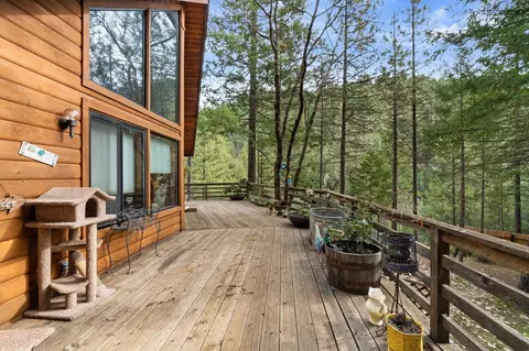 Exterior - 200 Button Rd, Weaverville, CA 96093 photo 4 of 21