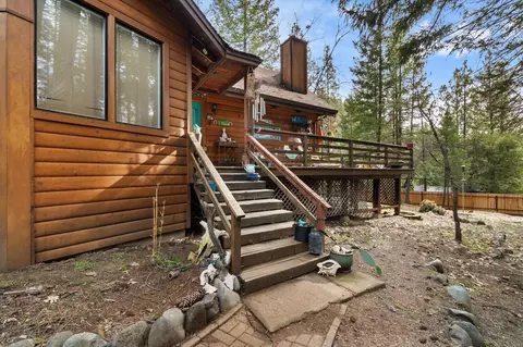 Exterior - 200 Button Rd, Weaverville, CA 96093 photo 2 of 21
