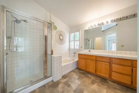 Bath - 1925 Jeanae Ct, Redding, CA 96002 photo 1 of 2