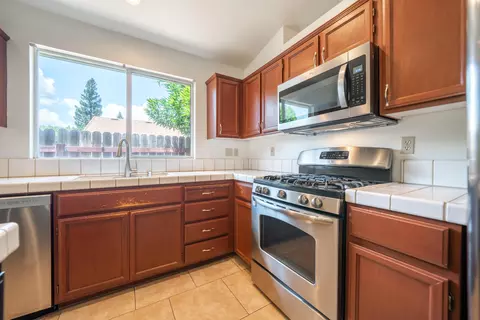 Kitchen - 1925 Jeanae Ct, Redding, CA 96002 photo 2 of 4