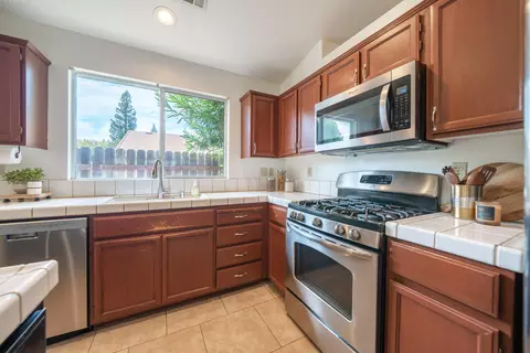 Kitchen - 1925 Jeanae Ct, Redding, CA 96002 photo 4 of 4